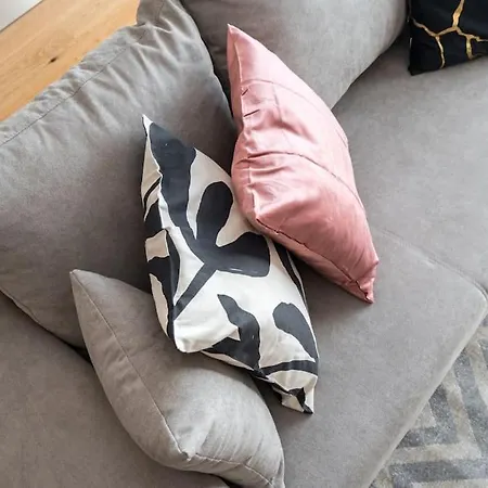 Apartment Magenta 1br Near Aviatiei
