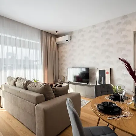 Magenta 1br Near Aviatiei Apartment Bucharest